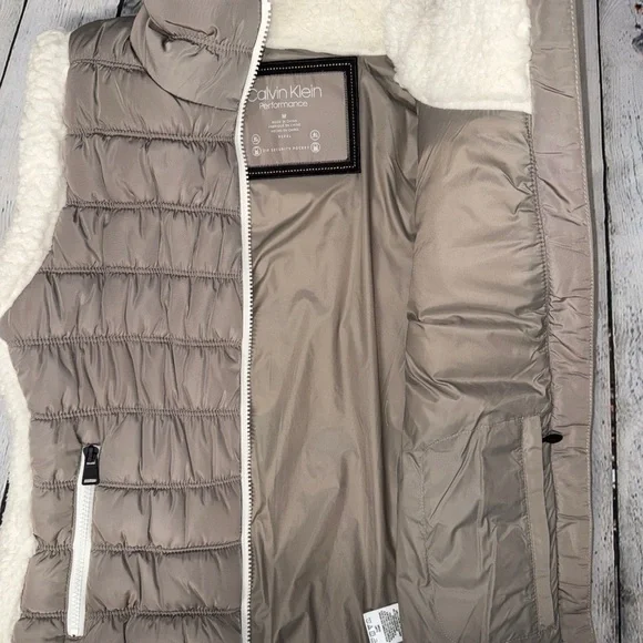 Calvin Klein Sherpa Trim Vest - Picture 5 of 5